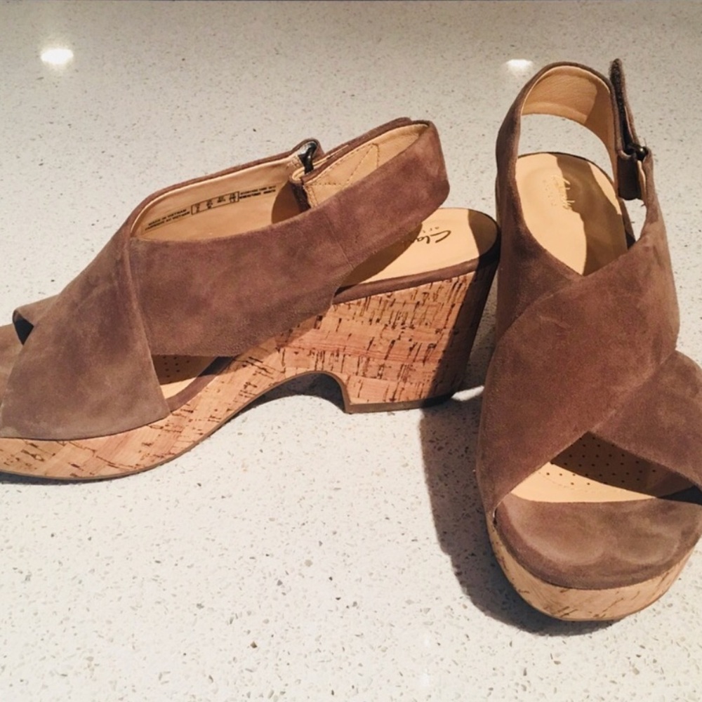 Reposhed  Clarks Artisan Maritsa Lara Suede sandal